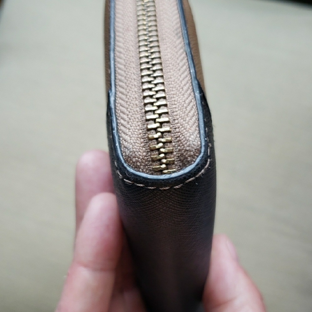 Kate Spade Black and Tan Wallet - Picture 3 of 17